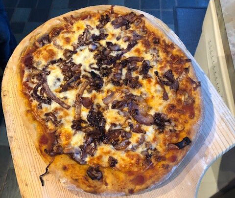 Beagle Lab's Pizza